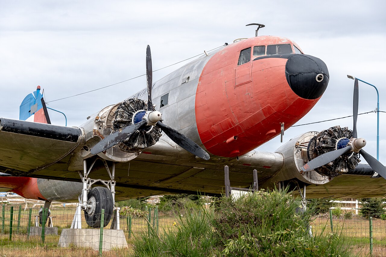 Douglas DC-3